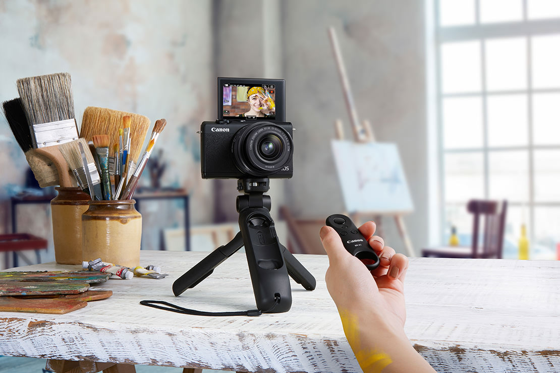 EOS数码相机拍摄视频短片很简单，三脚架手柄HG-100TBR固定相机